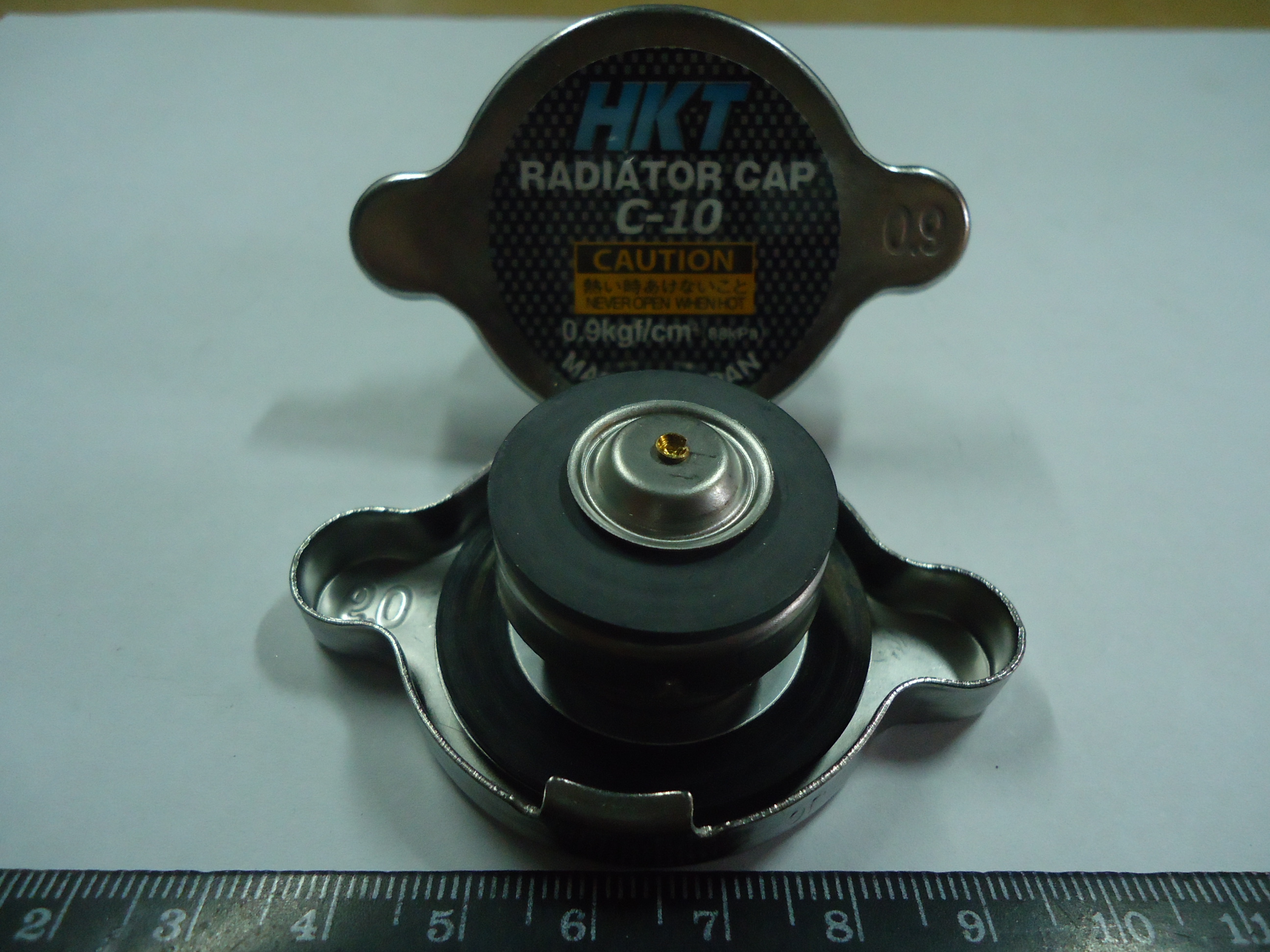 Крышка радиатора HKT C10 0.9 кг/см2